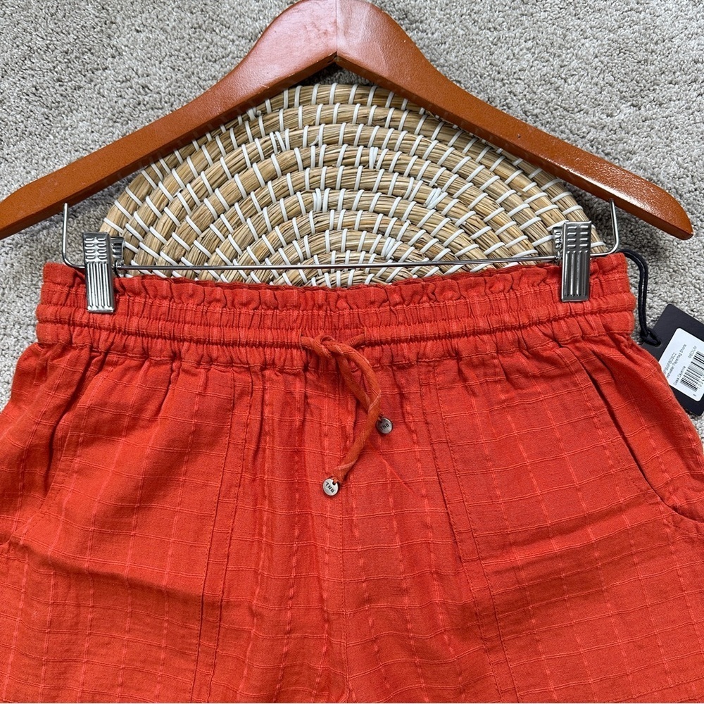 NWT The Normal Brand Women’s Freshwater Paperbag Shorts in Oasis Cayenne Size M - Picture 3 of 13
